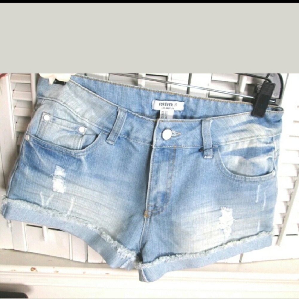 LIGHT DENIM CUT OFF SHORTS